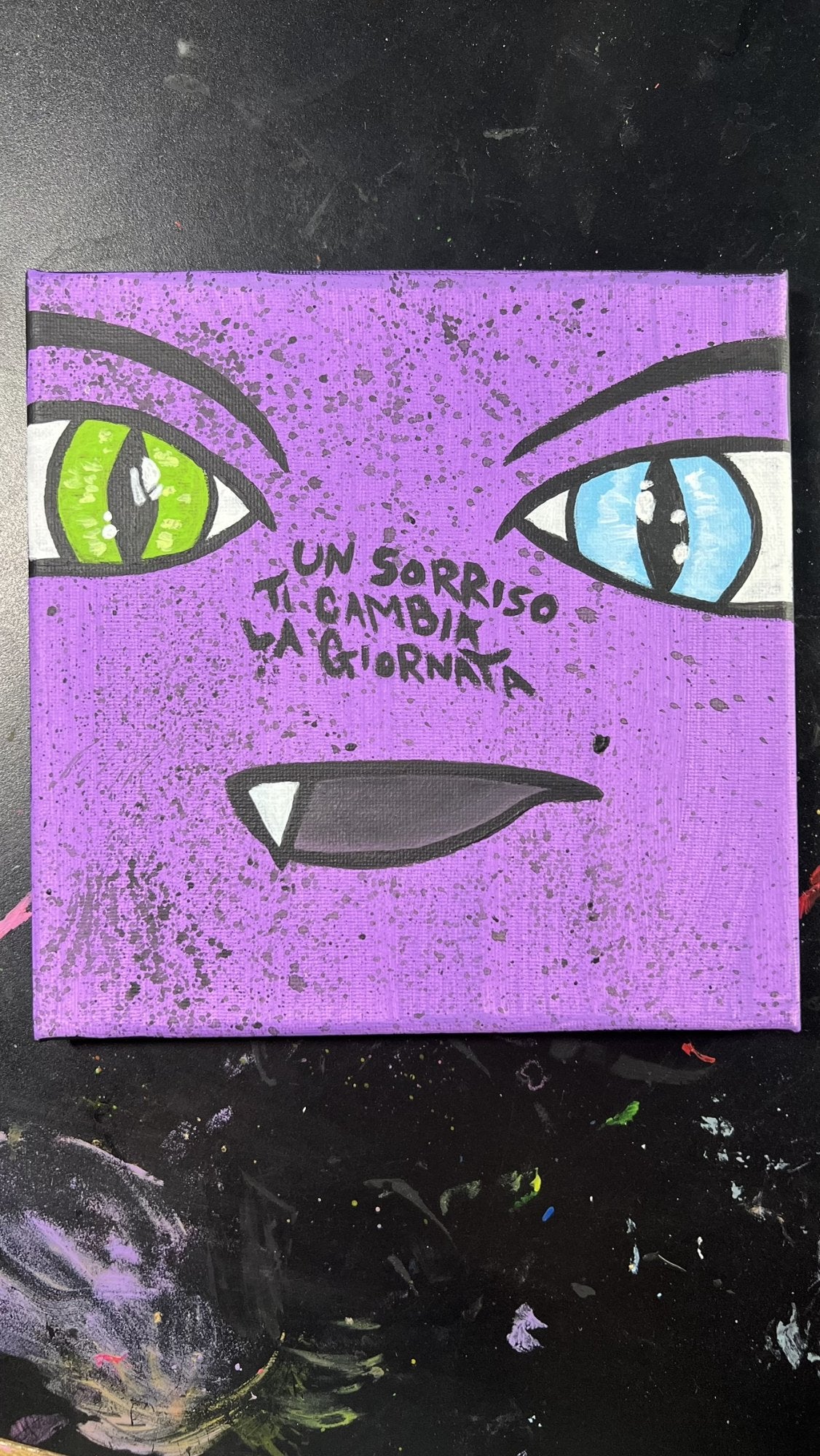 Un sorriso ti cambia la giornata — il quadro dal vivo, fotografato in atelier