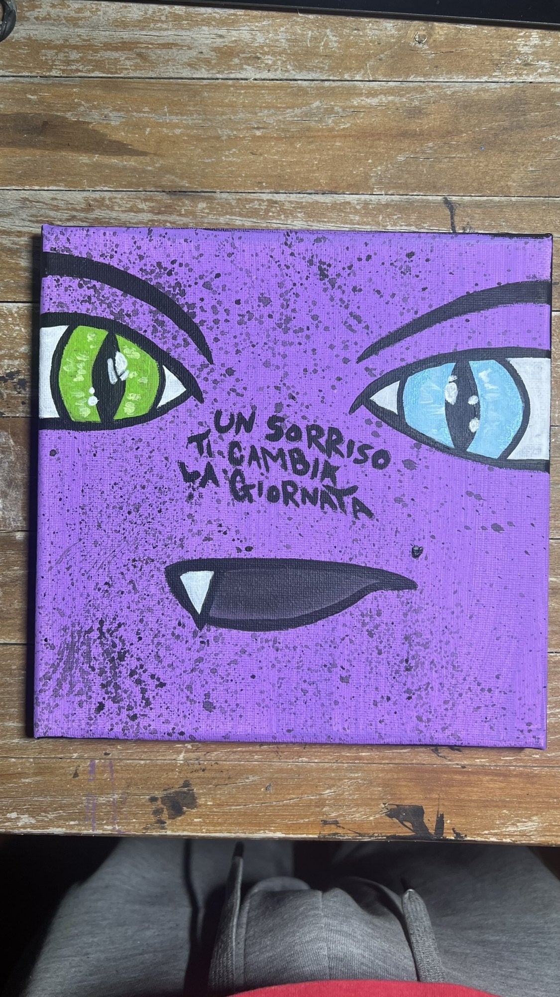 Un sorriso ti cambia la giornata — il quadro dal vivo, fotografato in atelier